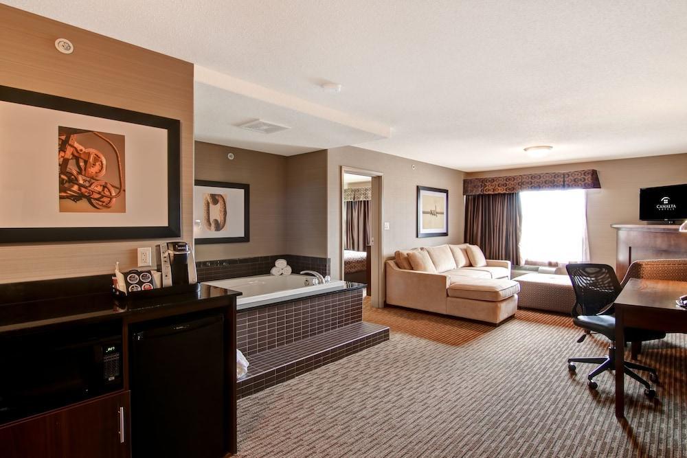 คานัลตา ลัค ลา บิช Hotel Lac La Biche ภายนอก รูปภาพ