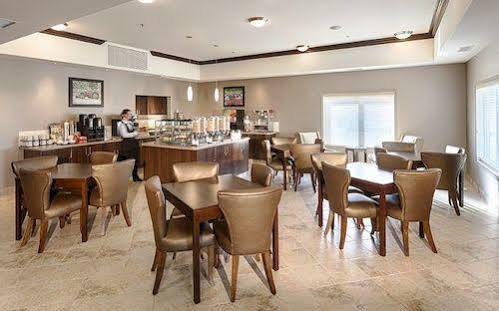 คานัลตา ลัค ลา บิช Hotel Lac La Biche ภายนอก รูปภาพ