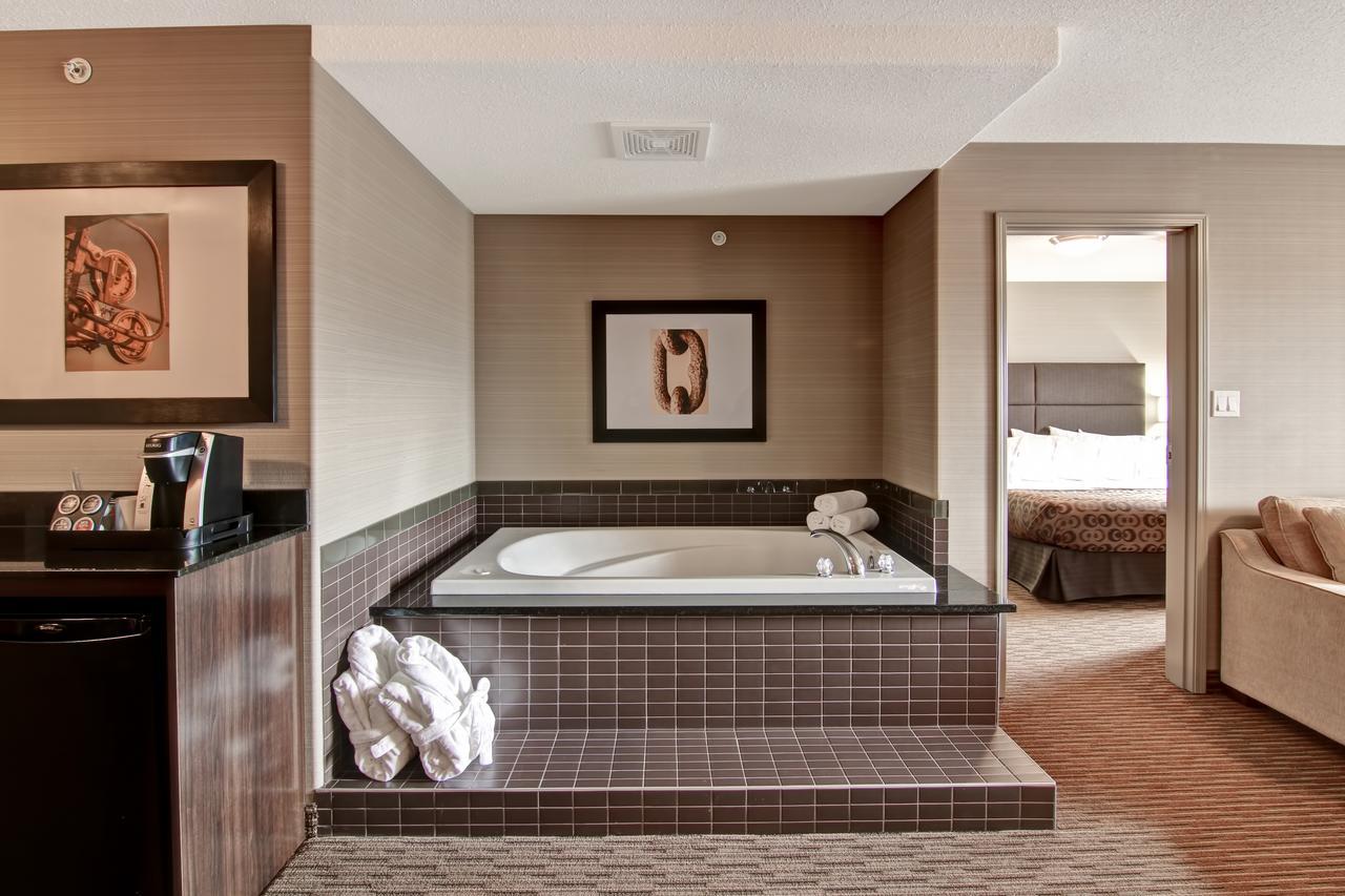 คานัลตา ลัค ลา บิช Hotel Lac La Biche ภายนอก รูปภาพ