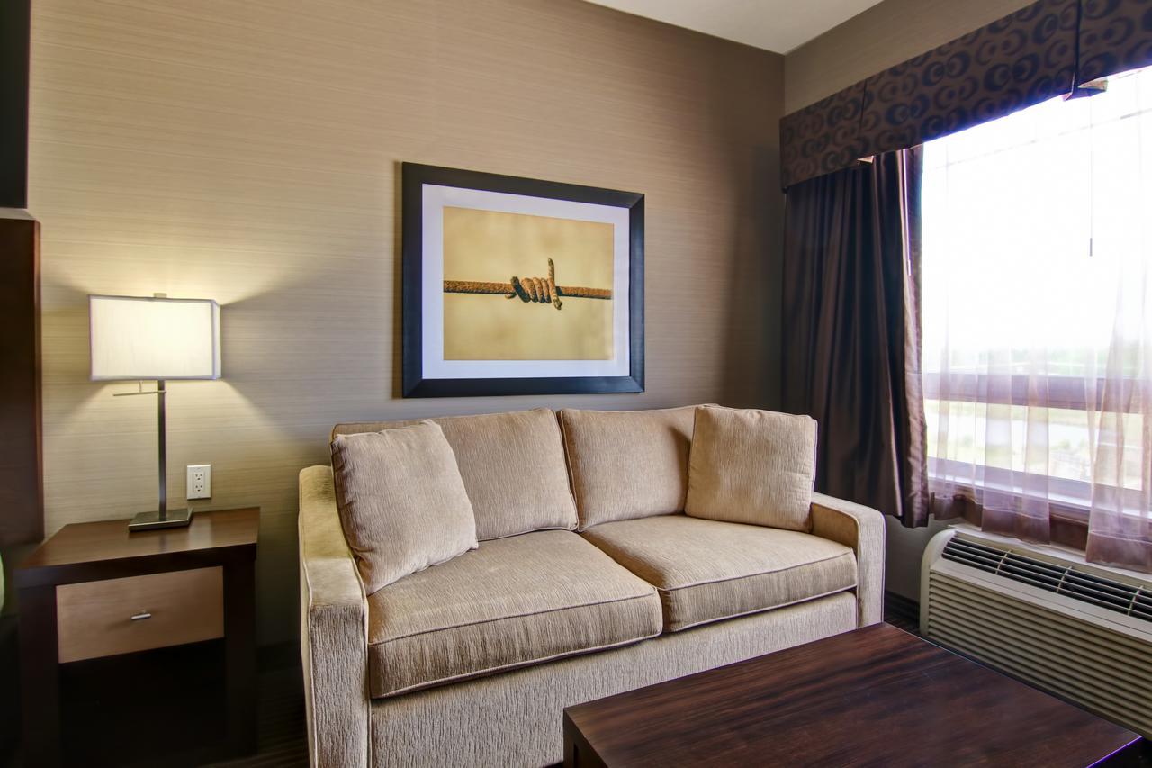 คานัลตา ลัค ลา บิช Hotel Lac La Biche ภายนอก รูปภาพ