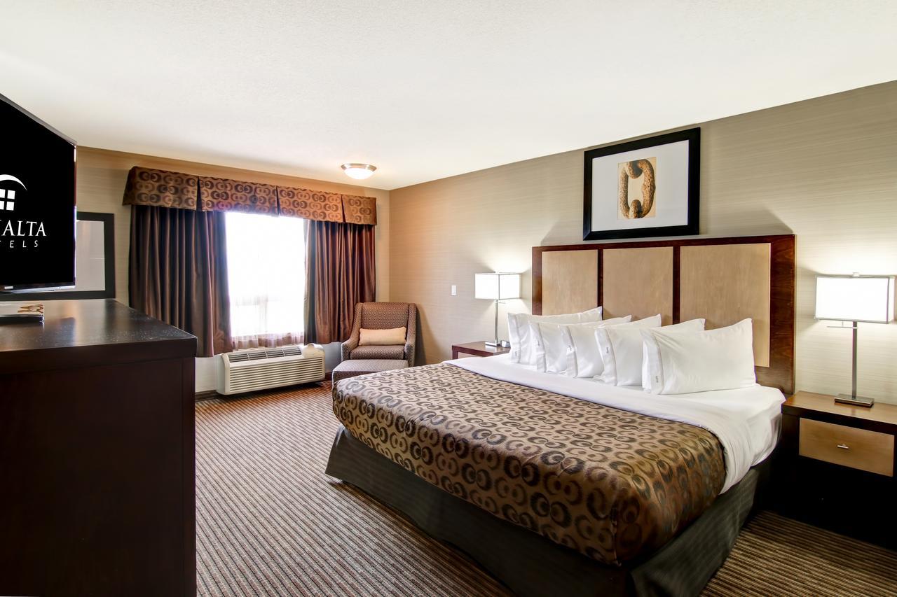 คานัลตา ลัค ลา บิช Hotel Lac La Biche ภายนอก รูปภาพ