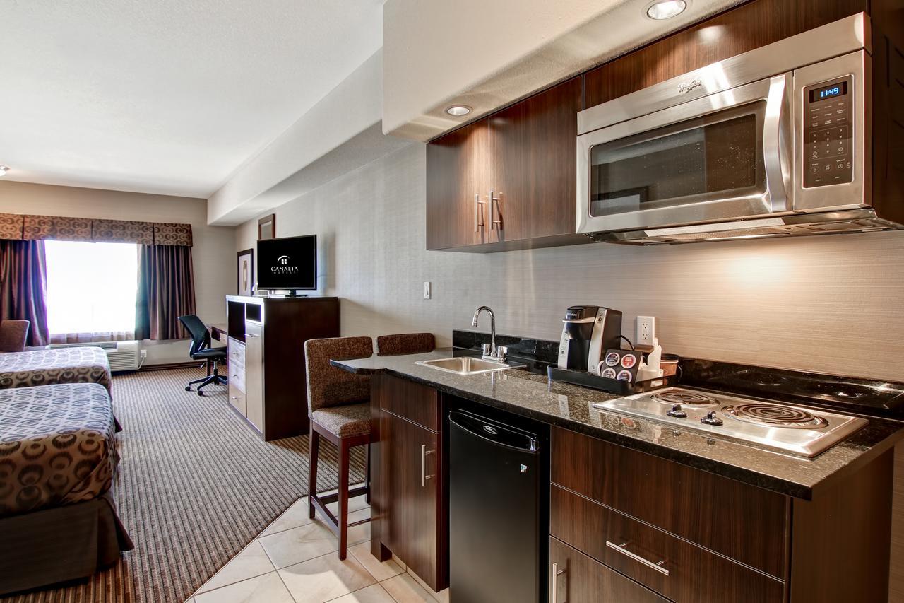คานัลตา ลัค ลา บิช Hotel Lac La Biche ภายนอก รูปภาพ