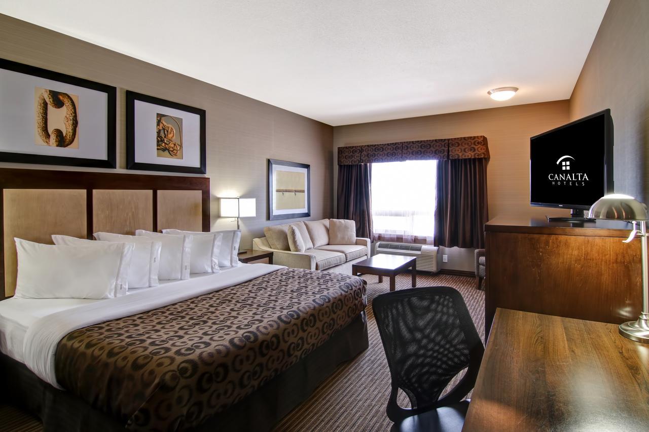 คานัลตา ลัค ลา บิช Hotel Lac La Biche ภายนอก รูปภาพ