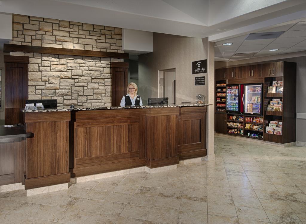 คานัลตา ลัค ลา บิช Hotel Lac La Biche ภายนอก รูปภาพ