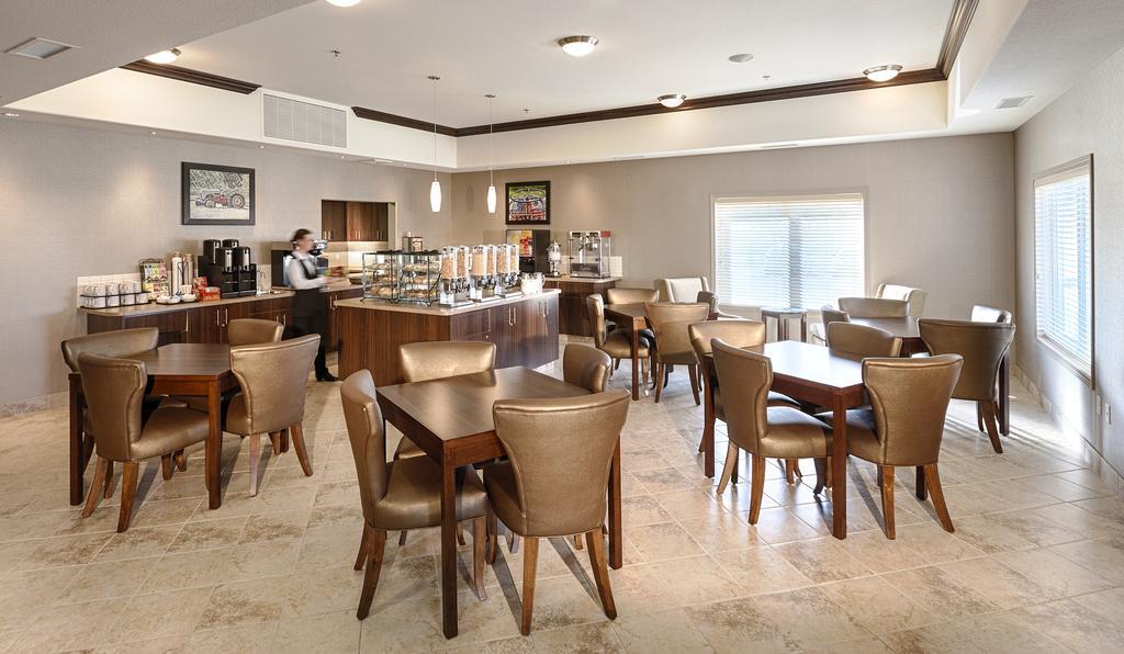 คานัลตา ลัค ลา บิช Hotel Lac La Biche ภายนอก รูปภาพ